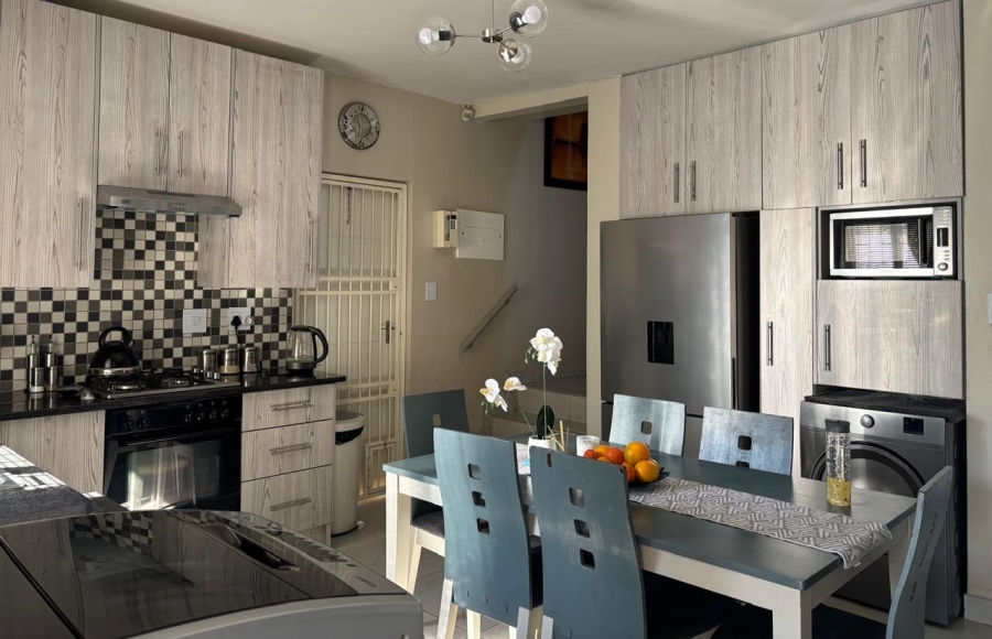 2 Bedroom Property for Sale in Waterval East North West